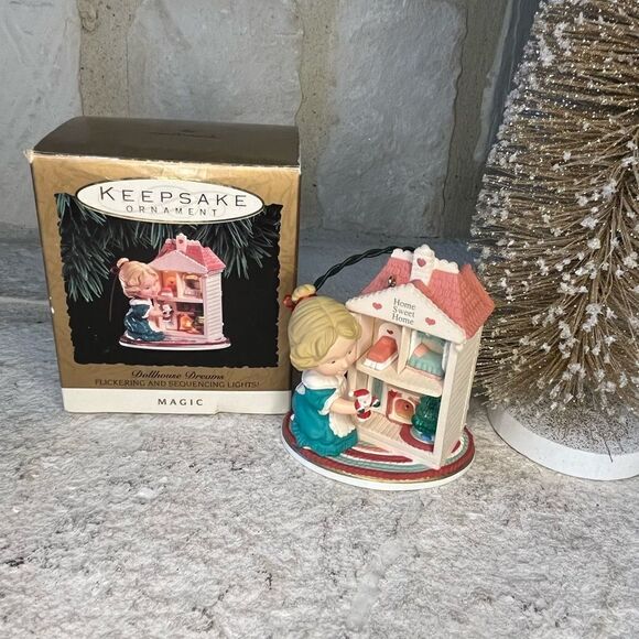 Hallmark Keepsake Dollhouse Dreams Magic series 1993 - Picture 1 of 4